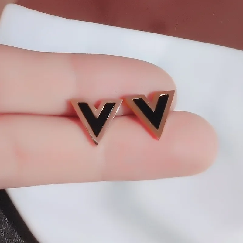 Titanium Steel V Shaped Korean Letter Version Simple Earrings Temperament Earrings Fade Earrings Female Jewelry Wholesale
Titanium Steel V Shaped Korean Letter Version Simple Earrings Temperament Earrings Fade Earrings Female Jewelry Wholesale