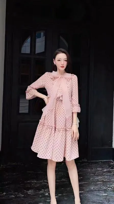 Новинка KZ0308 высококачественное модное женское весеннее платье 2021 роскошное платье известного бренда в европейском стиле для вечеринки
Новинка KZ0308 высококачественное модное женское весеннее платье 2021 роскошное платье известного бренда в европейском стиле для вечеринки