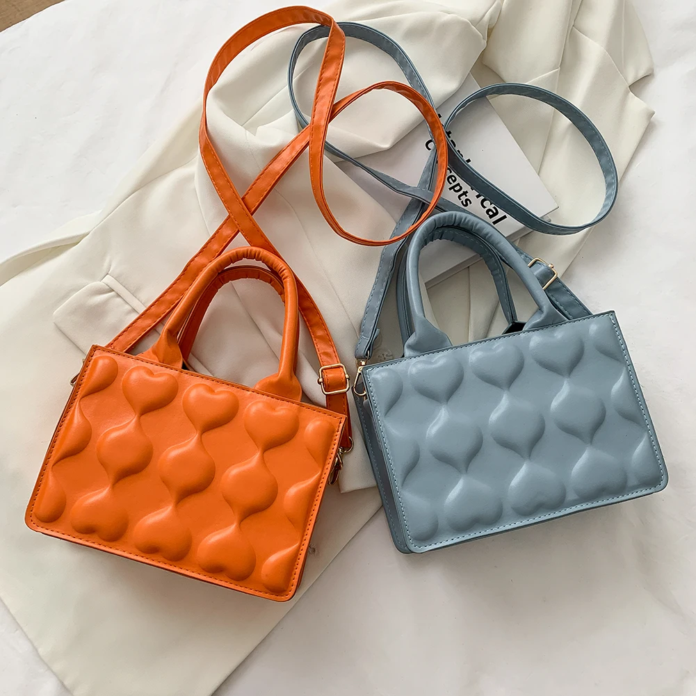 Сумка женская из искусственной кожи, с тиснением в виде сердца
Сумка женская из искусственной кожи, с тиснением в виде сердца