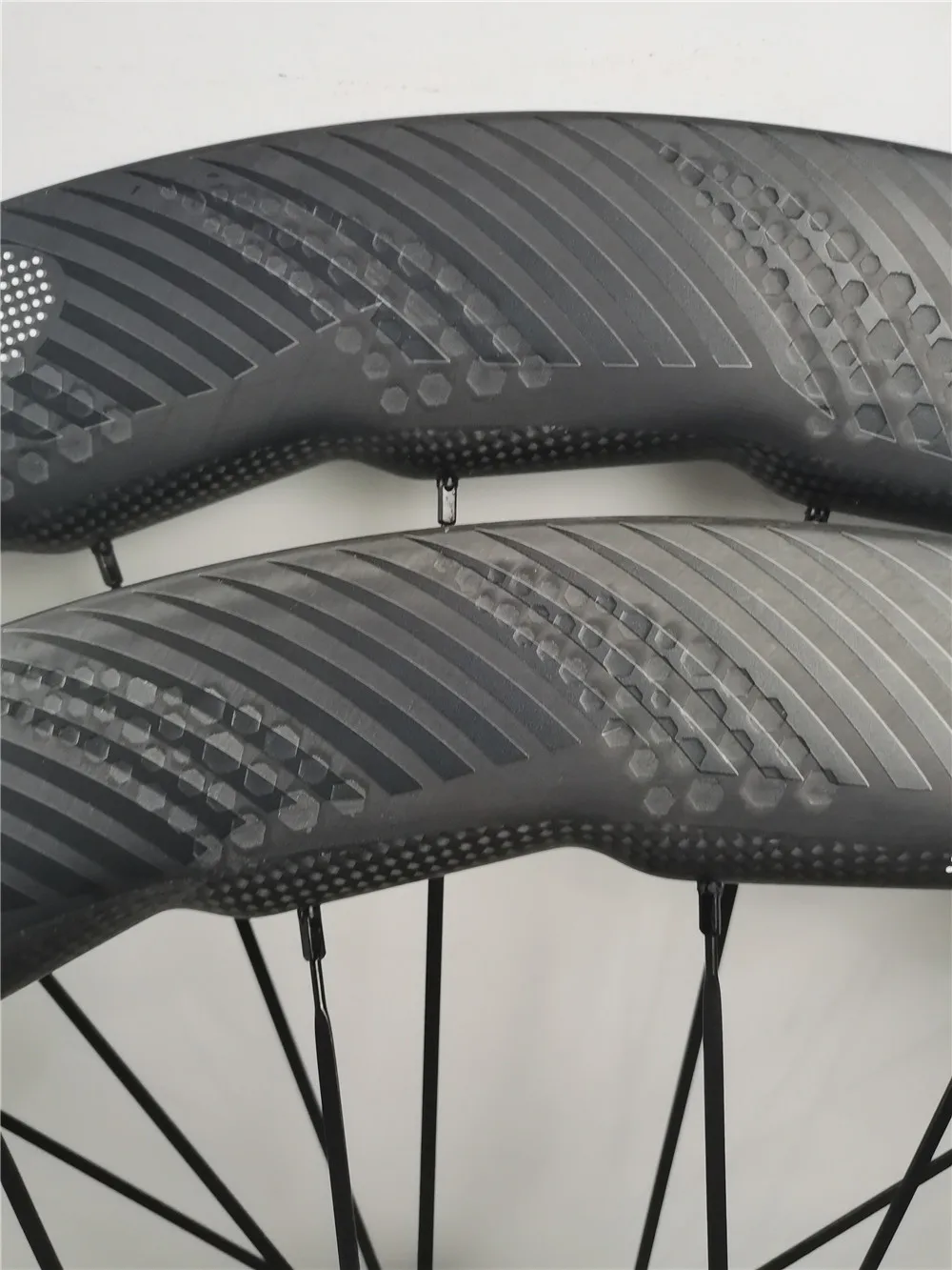 2021 New dimple carbon wheels disc brake 58mm tubeless with center lock hubs 700C road bike carbon wheelset DPD transportable
2021 New dimple carbon wheels disc brake 58mm tubeless with center lock hubs 700C road bike carbon wheelset DPD transportable