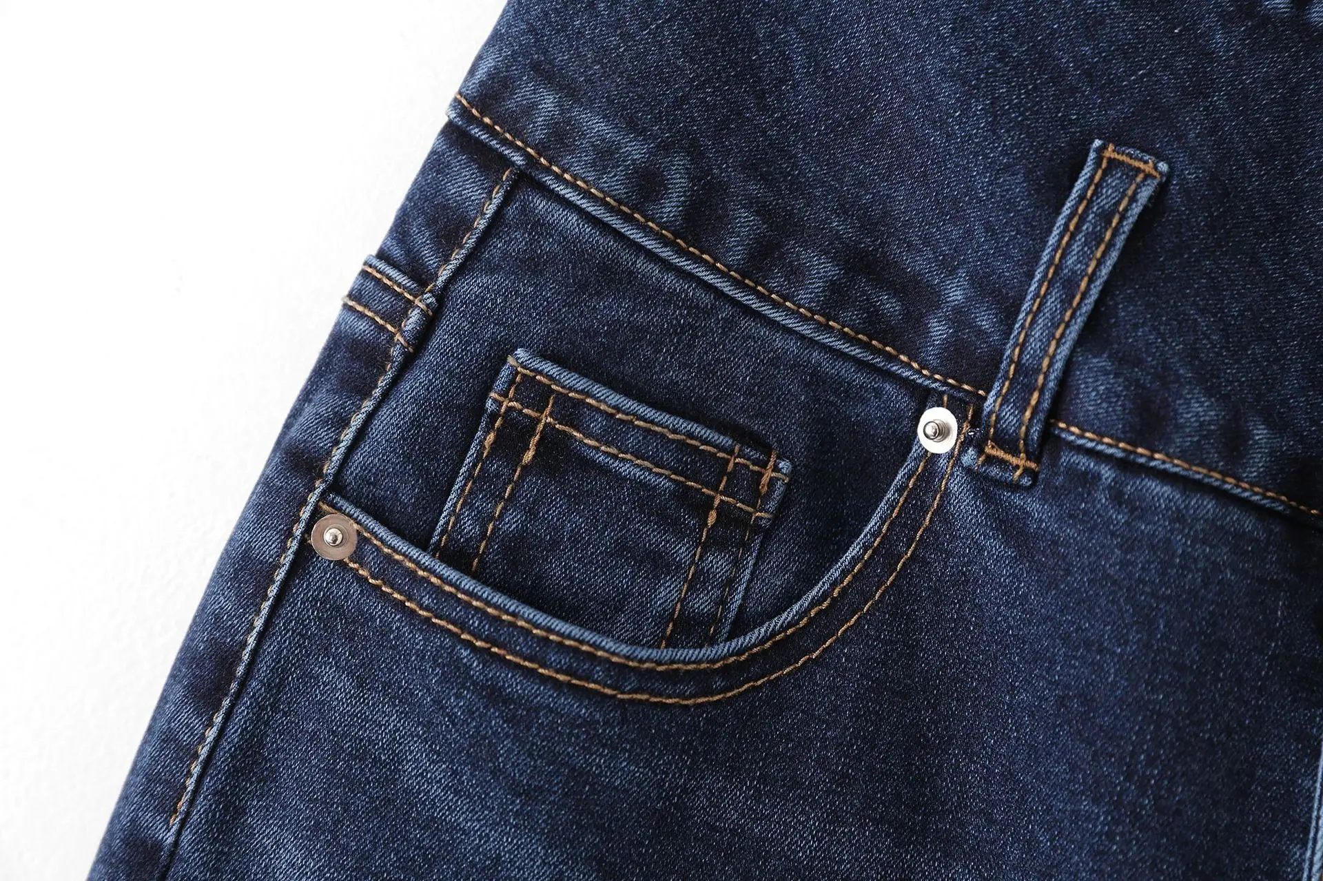 Korean Women's Spring And Autumn 2021 New High-waisted Denim Pants With Two Buttons And Rough Edge
Korean Women's Spring And Autumn 2021 New High-waisted Denim Pants With Two Buttons And Rough Edge