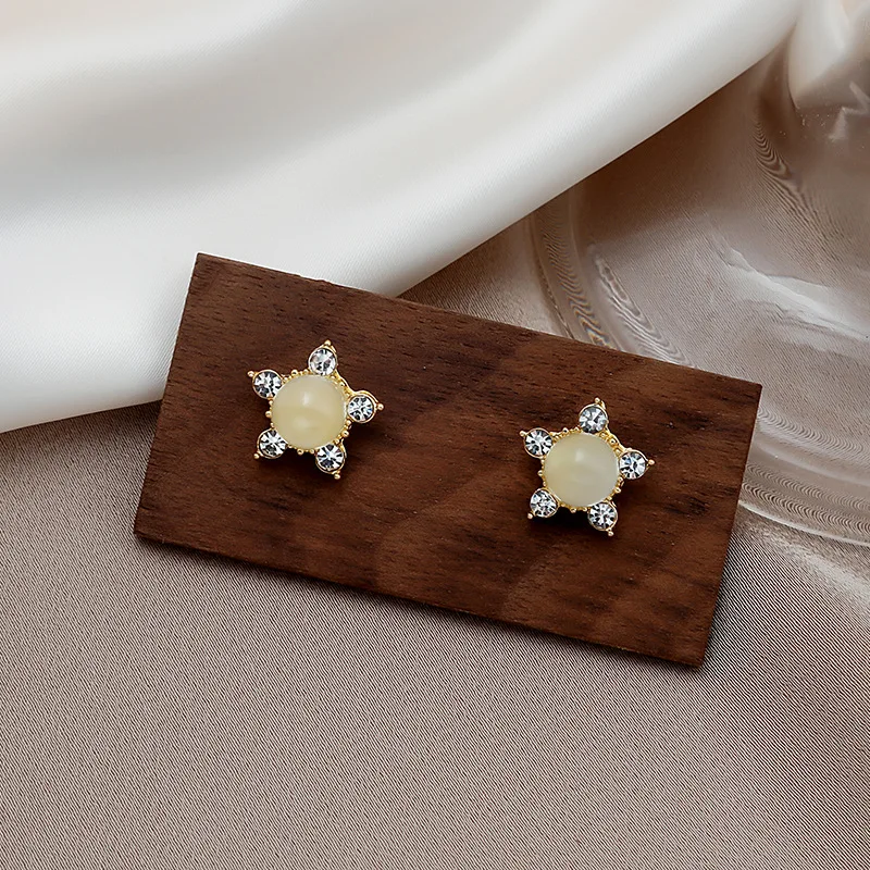 Fashion Creative Opal Earrings Inlaid Zircon Star Earrings Women's Holiday Party Jewelry Gifts
Fashion Creative Opal Earrings Inlaid Zircon Star Earrings Women's Holiday Party Jewelry Gifts