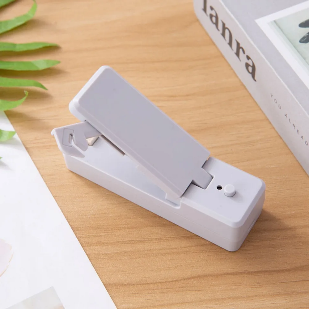 1 pcs Plastic Bag Sealer For Food Saver Storage Snack Fresh Handheld Portable Resealer Fresh M6CB
1 pcs Plastic Bag Sealer For Food Saver Storage Snack Fresh Handheld Portable Resealer Fresh M6CB