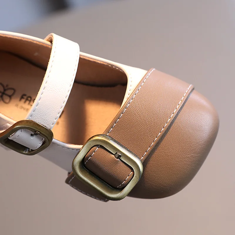 2021m New Sweet Girls Anti-dirty Stitching Flat Shoes Velcro Square Toe Soft Leather 1-18 Years Old Kids Princess Shoes 
2021m New Sweet Girls Anti-dirty Stitching Flat Shoes Velcro Square Toe Soft Leather 1-18 Years Old Kids Princess Shoes