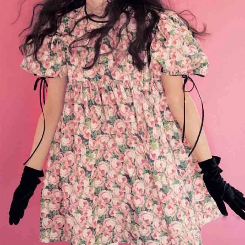 2021 Summer High Waist Rose Printed Mini Dress For Women O-Neck Puff Short Sleeve Pleated Vintage Loose Female Dress
2021 Summer High Waist Rose Printed Mini Dress For Women O-Neck Puff Short Sleeve Pleated Vintage Loose Female Dress