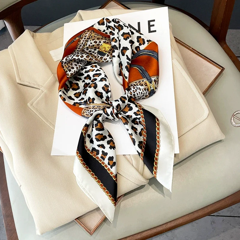 2022 Korean Leopard Print Silk Scarves Fashion New Square Shawls Four Seasons Beach Headcloth Popular Sunscreen 70X70CM Kerchief
2022 Korean Leopard Print Silk Scarves Fashion New Square Shawls Four Seasons Beach Headcloth Popular Sunscreen 70X70CM Kerchief
