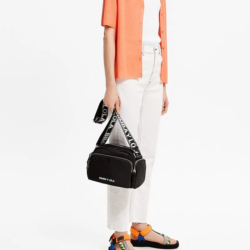 The New Hot-selling Fashionable Lady Handbag Shoulder Bag Purse That Can Be Diagonally Crossed 
The New Hot-selling Fashionable Lady Handbag Shoulder Bag Purse That Can Be Diagonally Crossed
