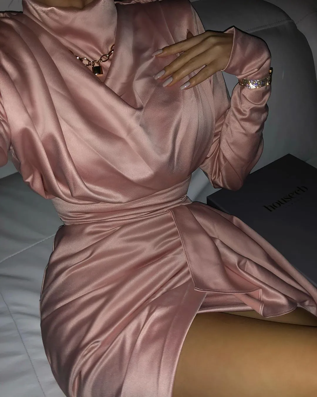 2020 Spring Women's New Fashion Hot Turtleneck Satin Pleated Sexy Irregular Skirt Dress Autumn and Summer
2020 Spring Women's New Fashion Hot Turtleneck Satin Pleated Sexy Irregular Skirt Dress Autumn and Summer