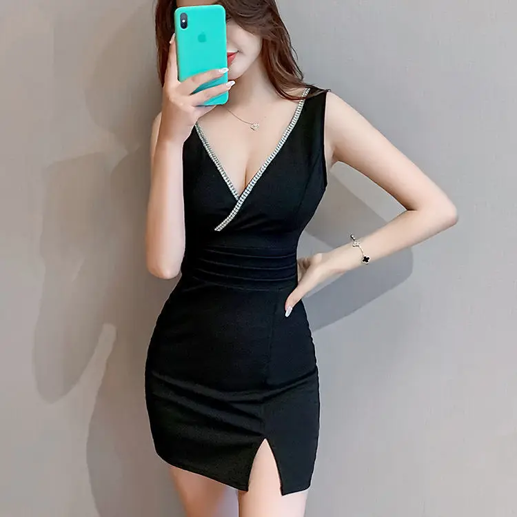 Sexy skirt spring and summer new low cut V-neck tight strap skirt women's hip dress
Sexy skirt spring and summer new low cut V-neck tight strap skirt women's hip dress