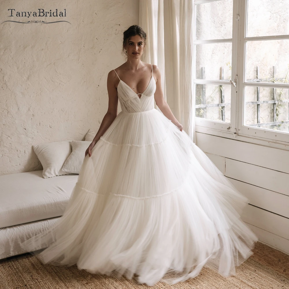 Deep V-Neck A Line Boho Wedding Dresses Backless Spaghetti Swing Bridal Gowns Beach Noivas Chic DW629
Deep V-Neck A Line Boho Wedding Dresses Backless Spaghetti Swing Bridal Gowns Beach Noivas Chic DW629