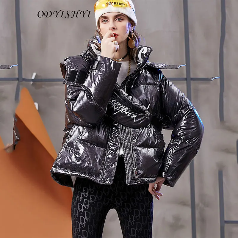 2020 Winter New Shiny Feather Jacket Women White Duck Down Coats Warm Outwear Fashion Letter Short Jacket Hooded With Backpack
2020 Winter New Shiny Feather Jacket Women White Duck Down Coats Warm Outwear Fashion Letter Short Jacket Hooded With Backpack