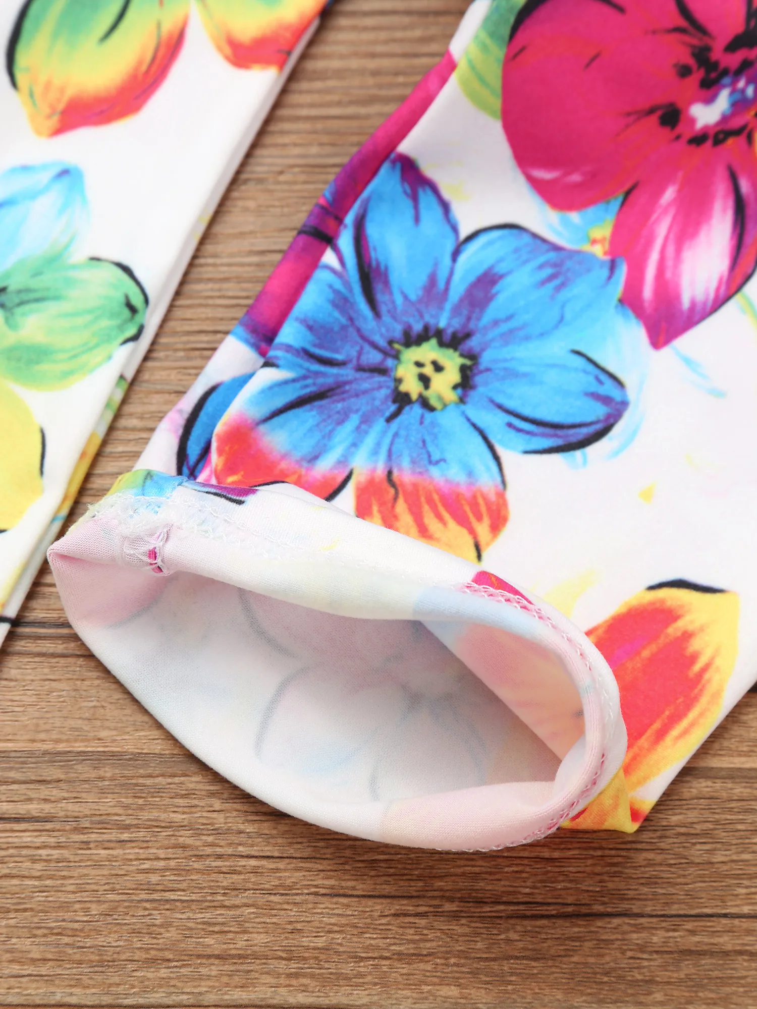 Fashion Girls Summer Milk Silk Dance Leggings With Elastic Waistband Butterfly Flower Star Heart-Shape Pattern Pants
Fashion Girls Summer Milk Silk Dance Leggings With Elastic Waistband Butterfly Flower Star Heart-Shape Pattern Pants