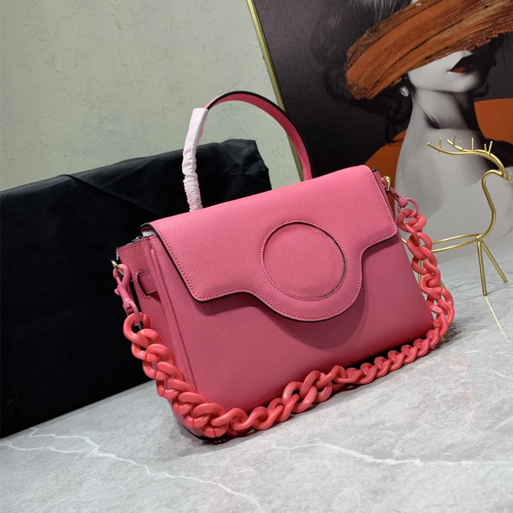 High-quality soft leather, high-end beautiful color large one-shoulder messenger handbag
High-quality soft leather, high-end beautiful color large one-shoulder messenger handbag