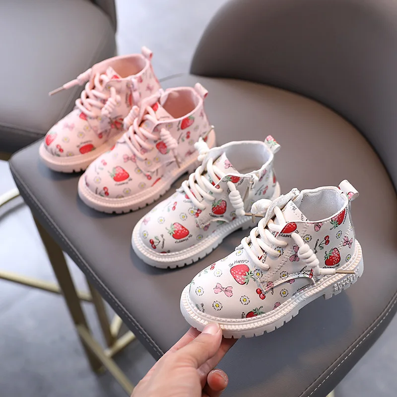 Children Boots 2021 Spring Autumn New Girls Martin Boots Single Boots British Style Printed Short Boots Princess Leather Boots
Children Boots 2021 Spring Autumn New Girls Martin Boots Single Boots British Style Printed Short Boots Princess Leather Boots