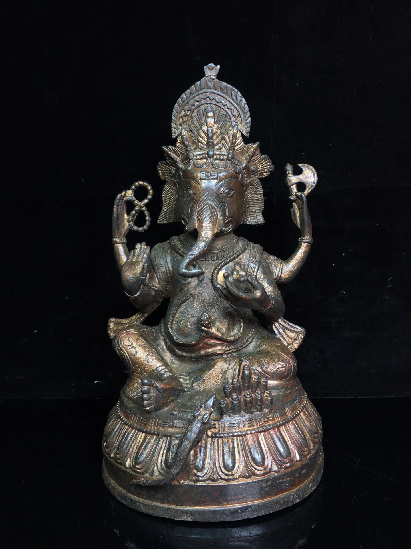 10"Chinese Folk Collection Old Bronze Lacquer Cinnabar Northern Wei Buddha Elephant Trunk God of Wealth Sitting Buddha Ornaments
10"Chinese Folk Collection Old Bronze Lacquer Cinnabar Northern Wei Buddha Elephant Trunk God of Wealth Sitting Buddha Ornaments