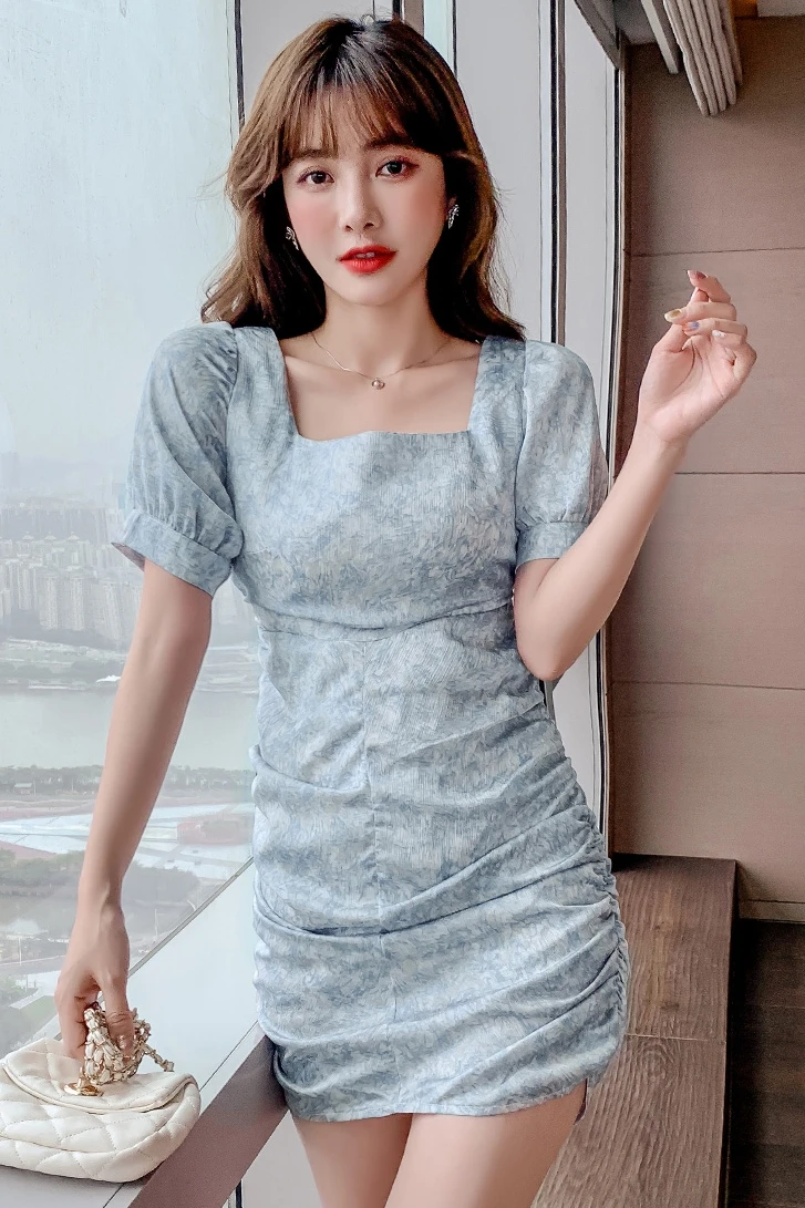 COIGARSAM French Style Floral Print Women dress New Vintage Puff Sleeve Pleated Square Collar Dresses 5193
COIGARSAM French Style Floral Print Women dress New Vintage Puff Sleeve Pleated Square Collar Dresses 5193