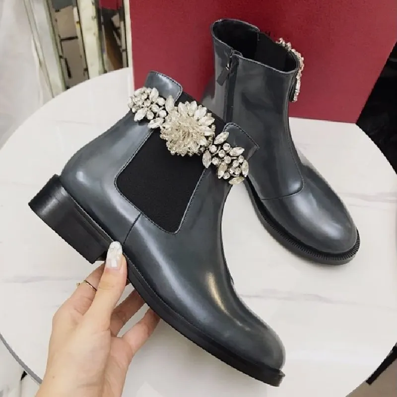 2020 New Fashion Leather Crystal Women Ankle Boots Luxury Women Martin Boots Flats Casaul Woman Shoes Winter Short Boots Zip
2020 New Fashion Leather Crystal Women Ankle Boots Luxury Women Martin Boots Flats Casaul Woman Shoes Winter Short Boots Zip