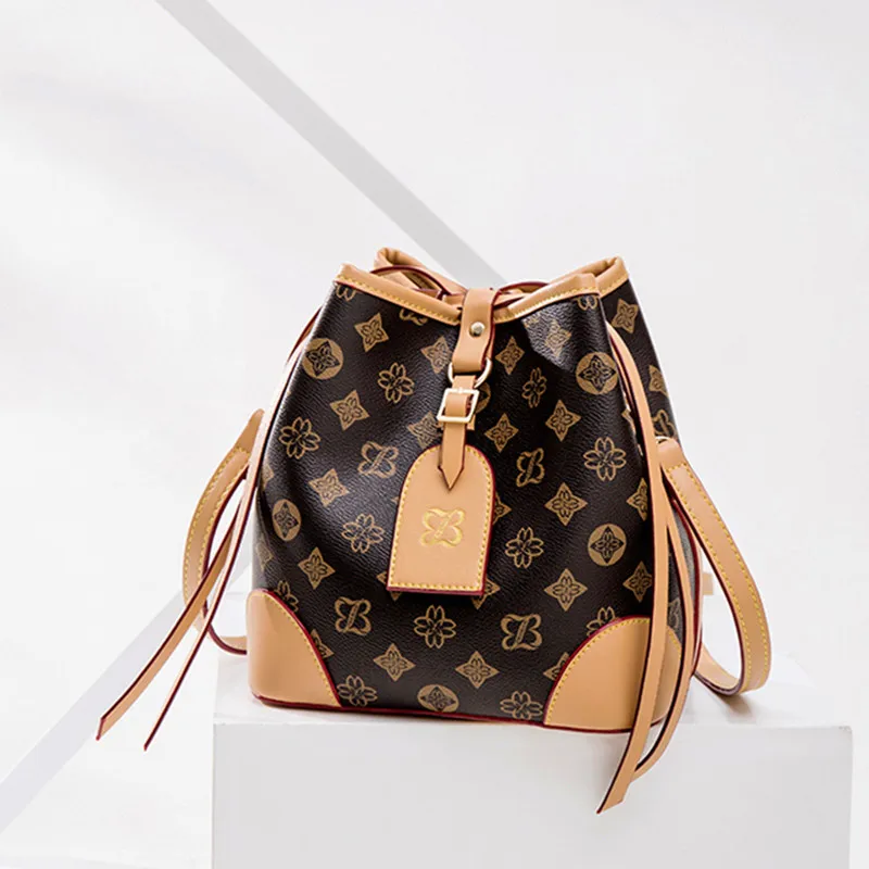 High-quality Leather 2021 New Fashion Drawstring Printing Bucket Bag Ladies Large-capacity Retro Single-shoulder Messenger Bag
High-quality Leather 2021 New Fashion Drawstring Printing Bucket Bag Ladies Large-capacity Retro Single-shoulder Messenger Bag