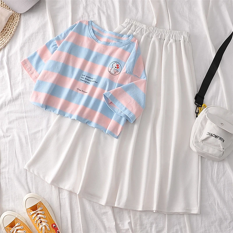 Single/suit A-line skirt summer student Korean version loose striped short-sleeved T-shirt female casual fashion two-piece trend
Single/suit A-line skirt summer student Korean version loose striped short-sleeved T-shirt female casual fashion two-piece trend