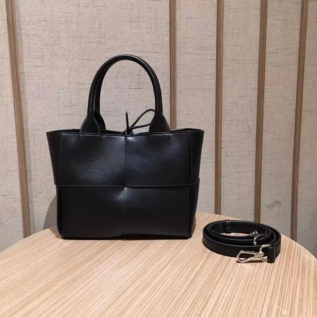 Fashion Solid Weave Leather Tote Bag For Women Large Capacity Female Shopping Composite Bag Luxury Ladies Travel Handbag Sac
Fashion Solid Weave Leather Tote Bag For Women Large Capacity Female Shopping Composite Bag Luxury Ladies Travel Handbag Sac