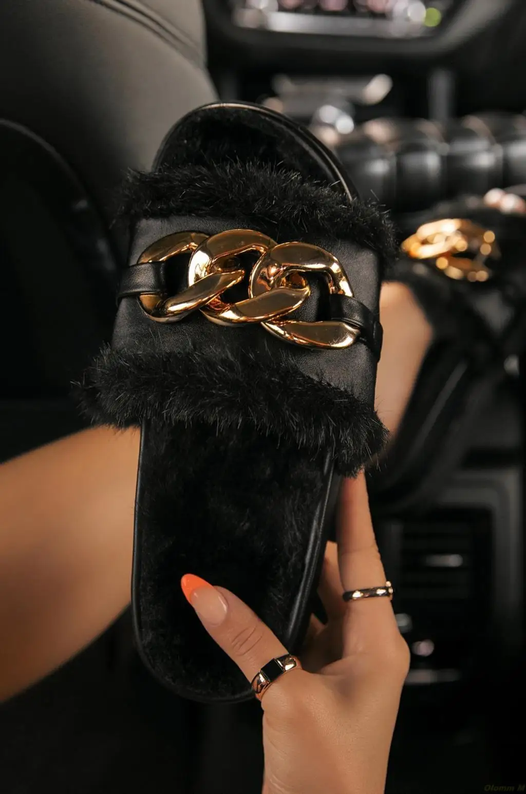 Fluffy Women Home Fur Slippers Winter Warm Furry Lining Cozy Platform Flat Chain Decoration Fashion Trend Slides Ladies Shoes
Fluffy Women Home Fur Slippers Winter Warm Furry Lining Cozy Platform Flat Chain Decoration Fashion Trend Slides Ladies Shoes