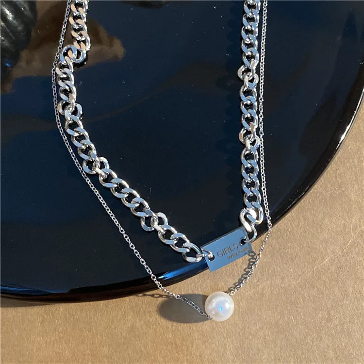 Retro Square Pearl Necklace Clavicle Chain Fashion Cuban Chain Temperament Cold Wind Sweater Chain Steel Does Not Fade
Retro Square Pearl Necklace Clavicle Chain Fashion Cuban Chain Temperament Cold Wind Sweater Chain Steel Does Not Fade
