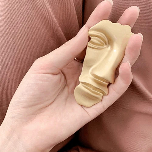 2Pcs Face Brooches Abstract Half Face Mask Matte Gold Portrait Women Brooch Pin Human Vintage Exaggerated Badge Jewelry 
2Pcs Face Brooches Abstract Half Face Mask Matte Gold Portrait Women Brooch Pin Human Vintage Exaggerated Badge Jewelry