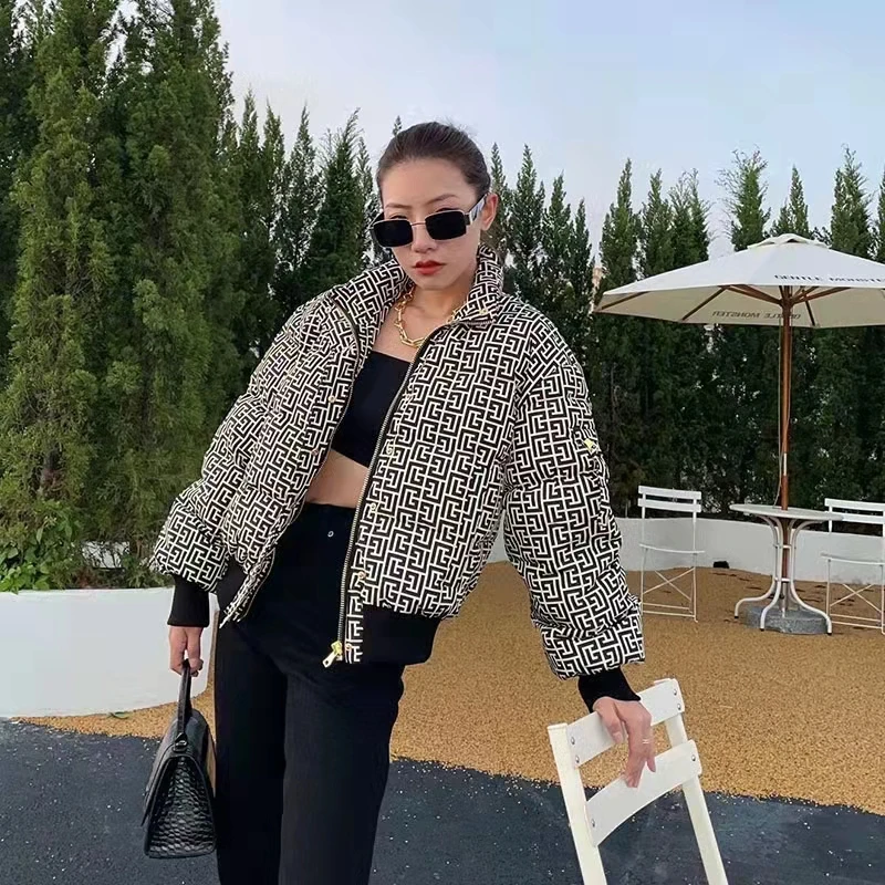 2021 Winter New Trendy Brand Warm Stand-up Collar Printing White Goose Down Jacket Loose Long-sleeved short jacket women
2021 Winter New Trendy Brand Warm Stand-up Collar Printing White Goose Down Jacket Loose Long-sleeved short jacket women