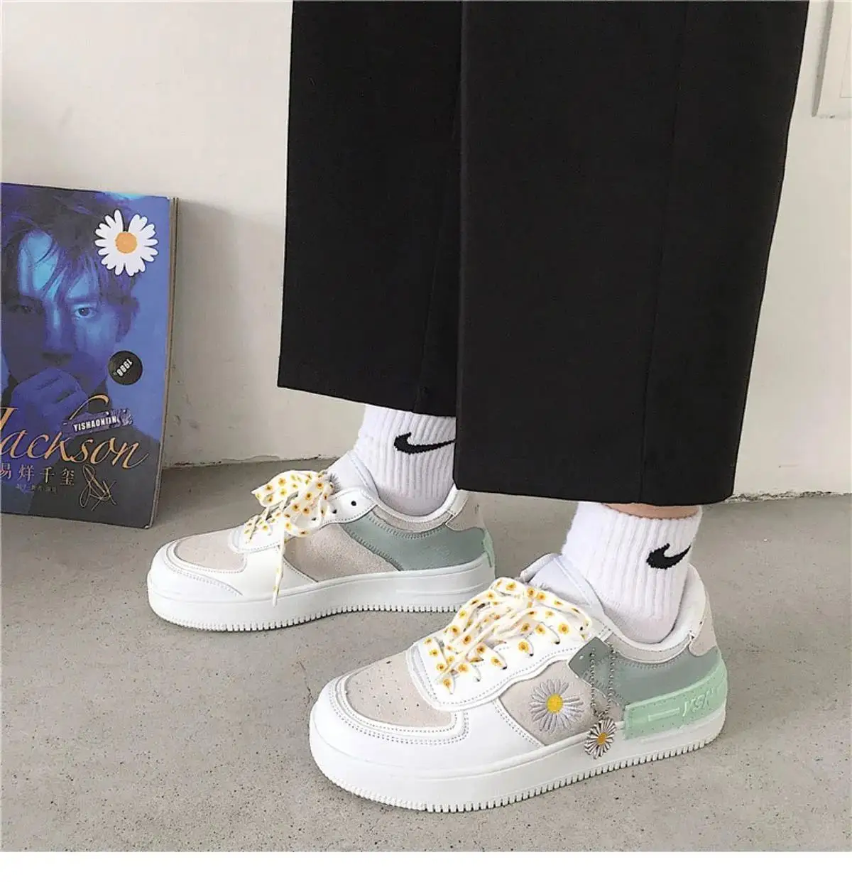 Fashion Student Board Shoes Red Daisy Sneakers White Shoes Women Vulcanized Shoes Shoes for Women Sneakers Zapatillas Mujer
Fashion Student Board Shoes Red Daisy Sneakers White Shoes Women Vulcanized Shoes Shoes for Women Sneakers Zapatillas Mujer