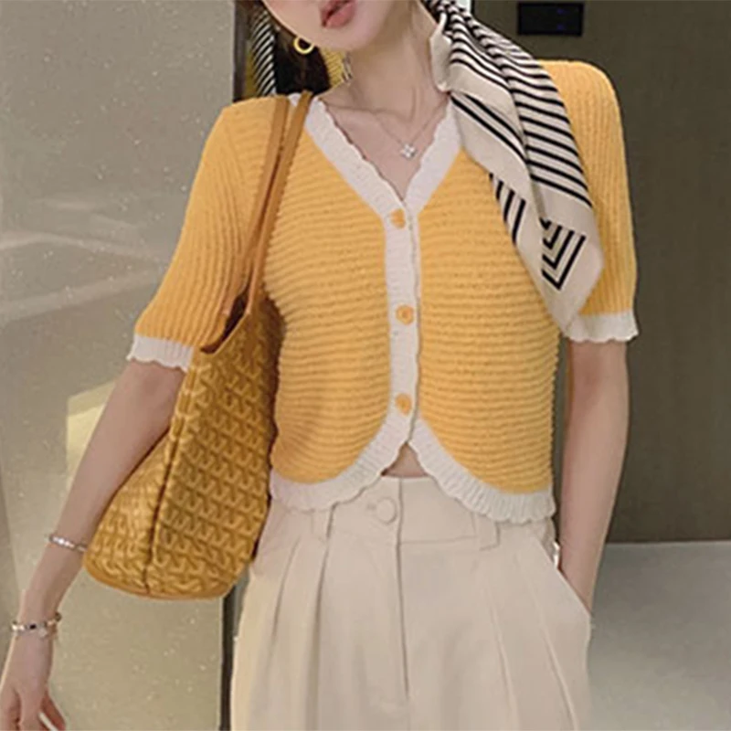 GALCAUR Vintage Patchwork Shirt For Women V Neck Short Sleeve Single Breasted Hit Color Blouses Female Fashion Clothing 2021 New
GALCAUR Vintage Patchwork Shirt For Women V Neck Short Sleeve Single Breasted Hit Color Blouses Female Fashion Clothing 2021 New