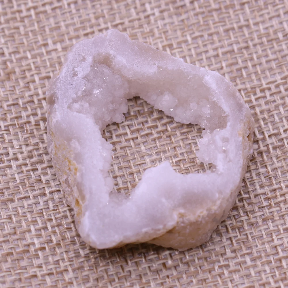 1pc Natural Stone Druzy Pendants White Slice Druzy Crystal for Fashion Jewelry Making DIY Women Necklace Gift 30x40mm
1pc Natural Stone Druzy Pendants White Slice Druzy Crystal for Fashion Jewelry Making DIY Women Necklace Gift 30x40mm