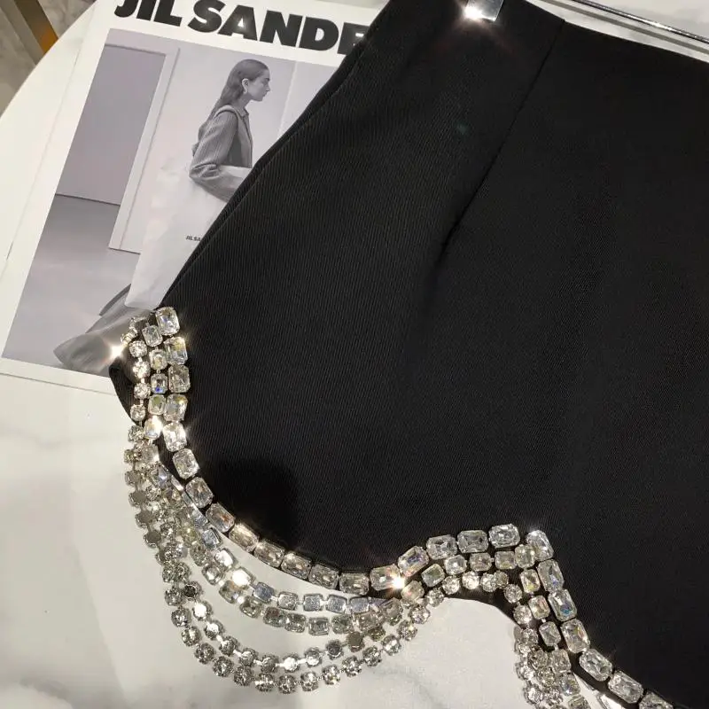 2021 Summer New Diamond Chain Shiny Bottoms Above Knee Mini Skirt Hiogh Waist Ladies Party Sexy Hip Black Short Skirt
2021 Summer New Diamond Chain Shiny Bottoms Above Knee Mini Skirt Hiogh Waist Ladies Party Sexy Hip Black Short Skirt