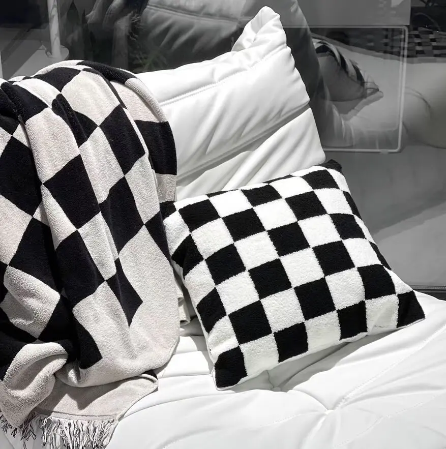 Ins наволочка Скандинавская простая хлопковая черно-белая шахматная доска трехмерная вышивка дизайнерская подушка диван для гостиной
Ins наволочка Скандинавская простая хлопковая черно-белая шахматная доска трехмерная вышивка дизайнерская подушка диван для гостиной