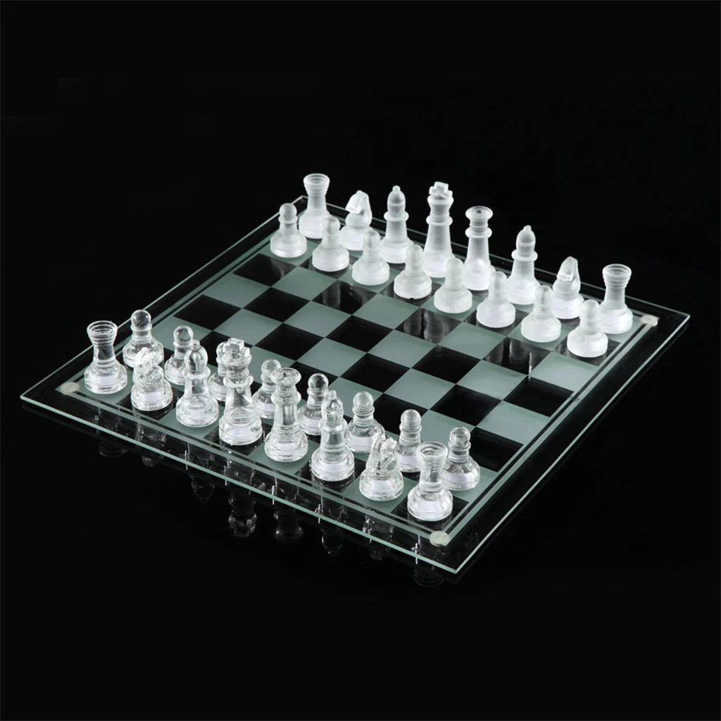 В Стеклянной шахматной игре используется высококачественная Хрустальная