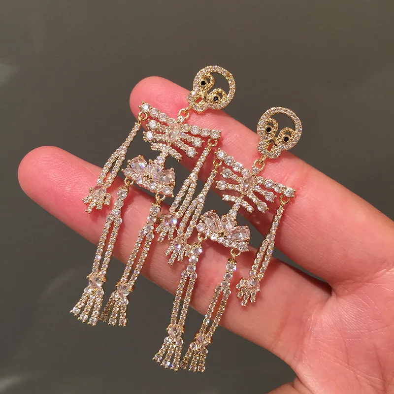 Linmouge Personality Vintage Dangle Long Earring For Women Creative Funny Halloween Christmas Skeleton Movable Punk Jewelry GE54
Linmouge Personality Vintage Dangle Long Earring For Women Creative Funny Halloween Christmas Skeleton Movable Punk Jewelry GE54