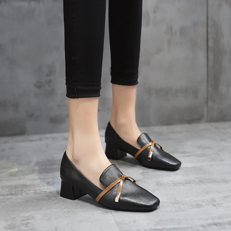 2020 new leather shoes female evening shoes square head flat shoes shallow mouth two wearing small leather shoes W30-43
2020 new leather shoes female evening shoes square head flat shoes shallow mouth two wearing small leather shoes W30-43