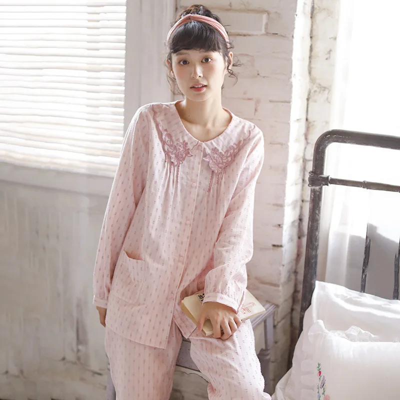 Pink Cotton Pajamas Set Women Sweet Doll Collar Stripe Sleepwear Trouser Suits Embroidery Flower Button-down Home Clothes
Pink Cotton Pajamas Set Women Sweet Doll Collar Stripe Sleepwear Trouser Suits Embroidery Flower Button-down Home Clothes