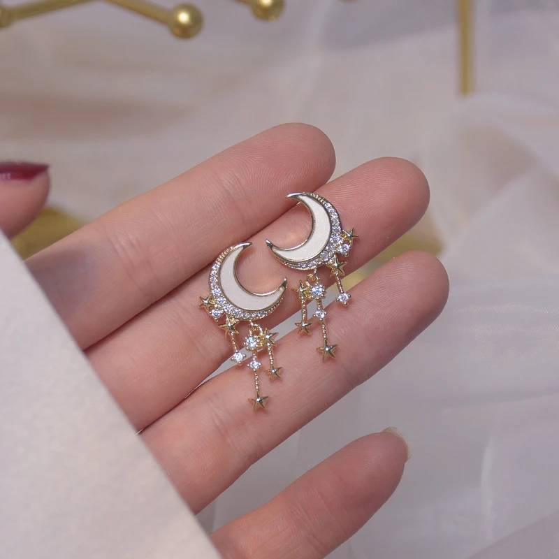 Luxury 14K Real Gold Moon Tassel Micro-inlaid Zircon Stud Earrings for Women Cubic Zircon ZC Earrings
Luxury 14K Real Gold Moon Tassel Micro-inlaid Zircon Stud Earrings for Women Cubic Zircon ZC Earrings