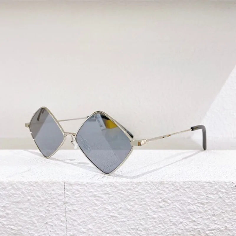 Women Men Star HOT Sunglasses 2021 New SL302 European and American Fashion Style Brand Design Box Case Eyewear
Women Men Star HOT Sunglasses 2021 New SL302 European and American Fashion Style Brand Design Box Case Eyewear