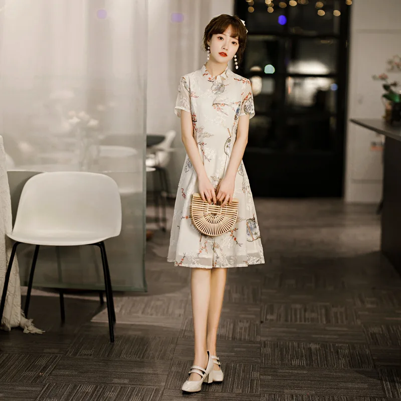 Summer Short Sleeve Embroidery Cheongsam Vintage Women's Fan Printed Traditional A-Line Chiffon Qipao Dress Size M - 2XL
Summer Short Sleeve Embroidery Cheongsam Vintage Women's Fan Printed Traditional A-Line Chiffon Qipao Dress Size M - 2XL