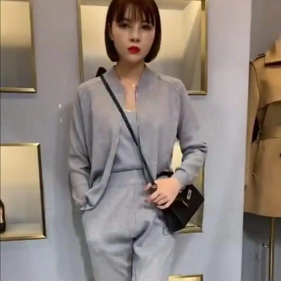 Autumn and winter new Han fan ins sweet temperament chain vest knitted jacket small feet elastic pants three-piece set
Autumn and winter new Han fan ins sweet temperament chain vest knitted jacket small feet elastic pants three-piece set