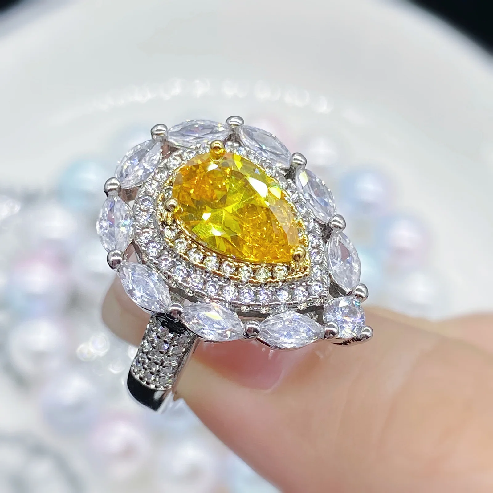 Water Drop AAAAA Zircon Finger Ring White Gold Filled Party Wedding band Rings for Women Bridal Promise Birthday Jewelry
Water Drop AAAAA Zircon Finger Ring White Gold Filled Party Wedding band Rings for Women Bridal Promise Birthday Jewelry