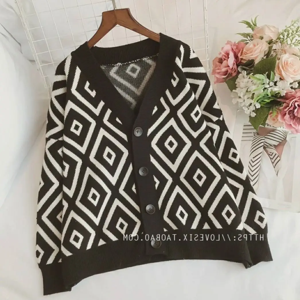 2021 New Plus Size Sweater Jacket Female Student Joker Loose Skinny Knitted Diamond Plaid Cardigan
2021 New Plus Size Sweater Jacket Female Student Joker Loose Skinny Knitted Diamond Plaid Cardigan