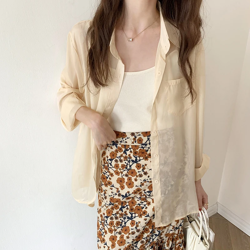 Make irregular design feeling thin summer suntan shirt female 2021 new chiffon uv protection plus
Make irregular design feeling thin summer suntan shirt female 2021 new chiffon uv protection plus