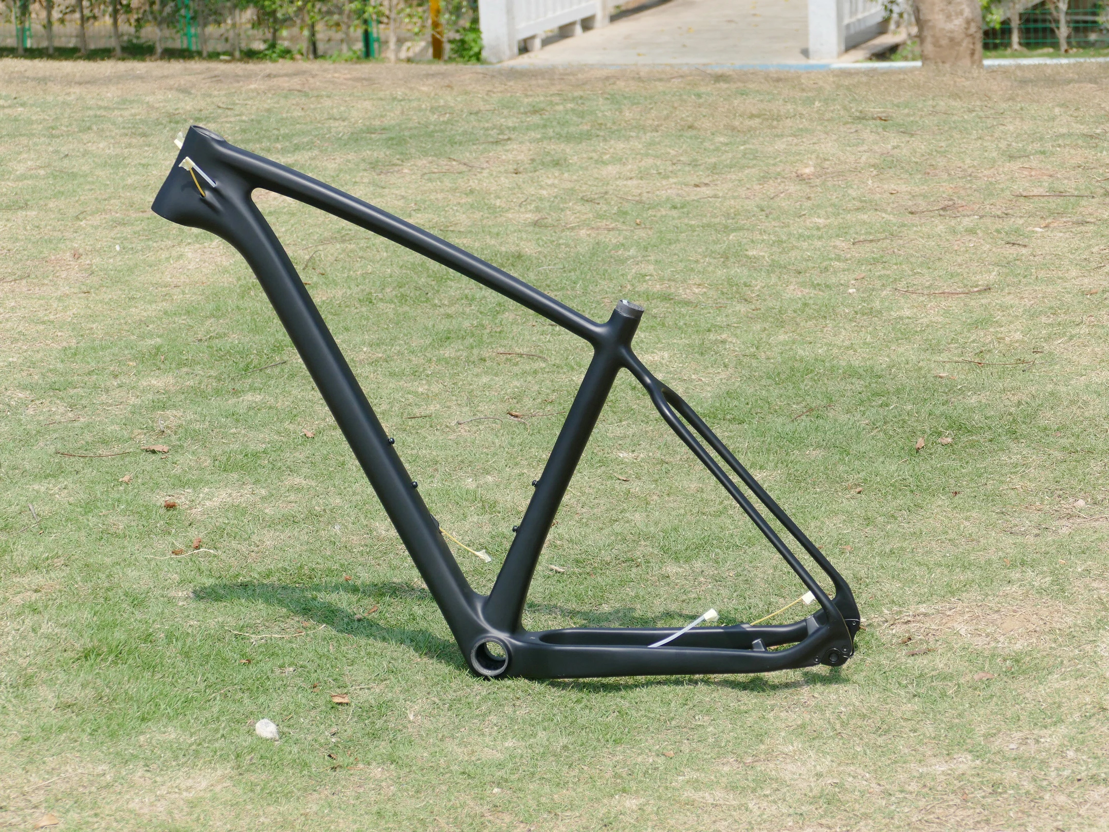 F-5 Full Carbon UD Matt Matte 29ER Mountain Bike Frame MTB 148mm * 12mm Thru Axle MTB Bicycle Frame 15.5" / 17.5" / 19" / 21"
F-5 Full Carbon UD Matt Matte 29ER Mountain Bike Frame MTB 148mm * 12mm Thru Axle MTB Bicycle Frame 15.5" / 17.5" / 19" / 21"