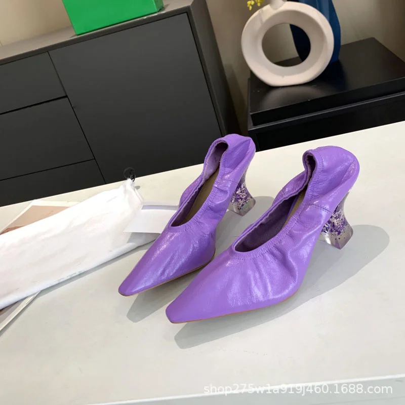 Witch shoes early spring 2021 new temperament crystal heel high heels soft leather elastic belt shallow mouth granny shoes
Witch shoes early spring 2021 new temperament crystal heel high heels soft leather elastic belt shallow mouth granny shoes