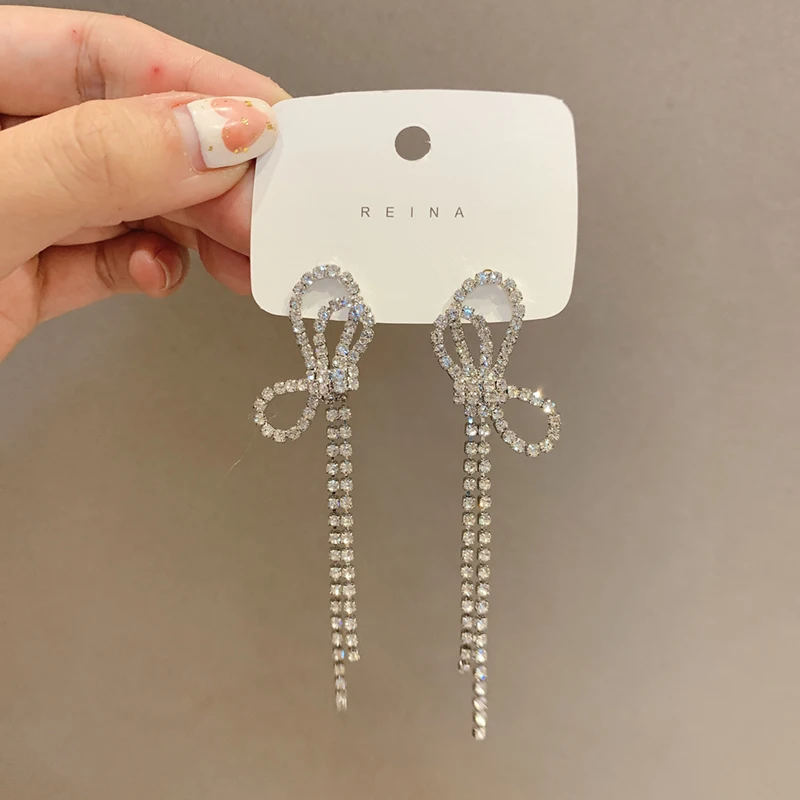 OLIRAFT 2021 Korean Fashion Bow Tassel Earrings For Women Temperament Drop Earrings Jewelry Exquisite Minimalist Gift Drop
OLIRAFT 2021 Korean Fashion Bow Tassel Earrings For Women Temperament Drop Earrings Jewelry Exquisite Minimalist Gift Drop