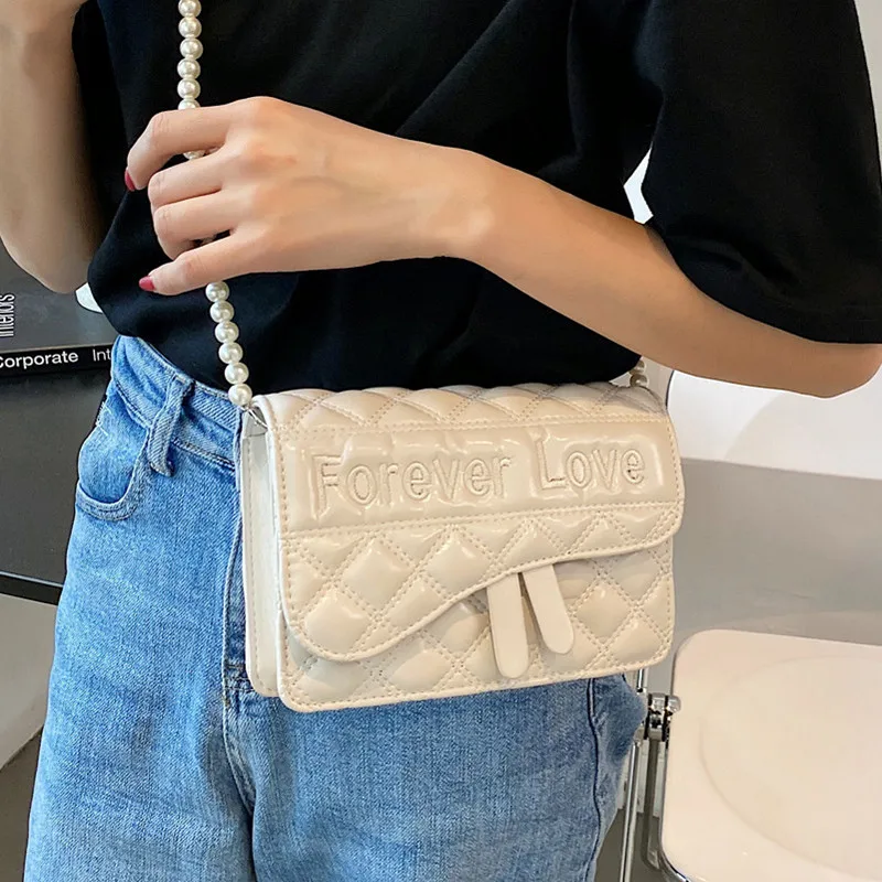 Women Fashion Pearl Chain Crossbody Bag Luxury Brand Design Letter Embroidered Shoulder Bag INS Versatile Female Bags 2021
Women Fashion Pearl Chain Crossbody Bag Luxury Brand Design Letter Embroidered Shoulder Bag INS Versatile Female Bags 2021