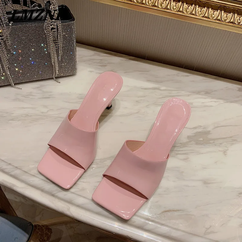 Summer Outdoor Sandals Women 2021 Fashion Solid Color Stiletto Temperament Women Mules Shoes All-Match Simple Brand Women Slides
Summer Outdoor Sandals Women 2021 Fashion Solid Color Stiletto Temperament Women Mules Shoes All-Match Simple Brand Women Slides