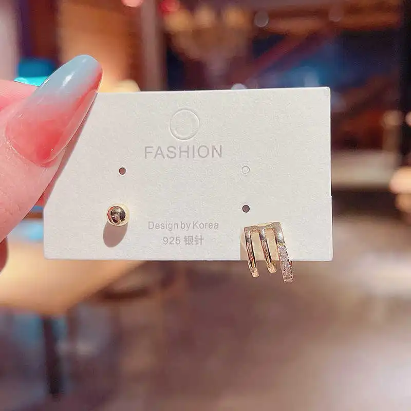 S925 silver needle Korean new ins Chaowang red asymmetric Design Earrings super fairy temperament geometric Earrings
S925 silver needle Korean new ins Chaowang red asymmetric Design Earrings super fairy temperament geometric Earrings